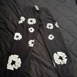 Men’s black denim tears sweat pants size L beand new in original packaging